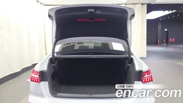 Audi A6 2022 — photo 26