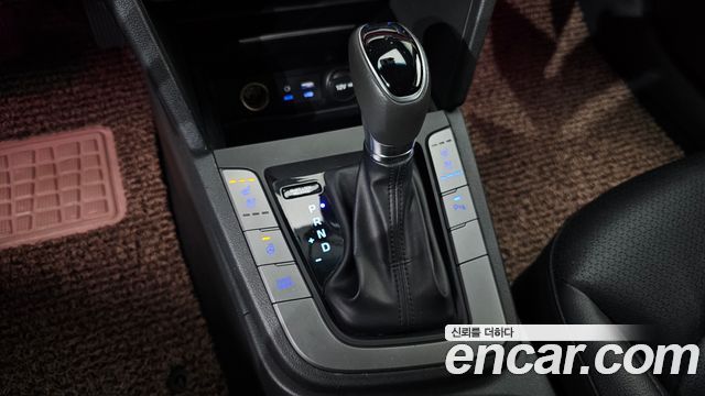 Hyundai AVANTE 2018 — photo 9