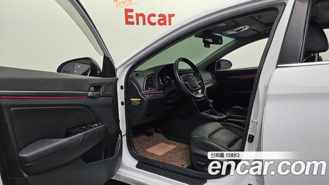 Hyundai AVANTE 2018 — photo 10