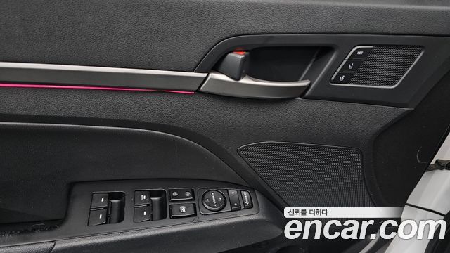Hyundai AVANTE 2018 — photo 13