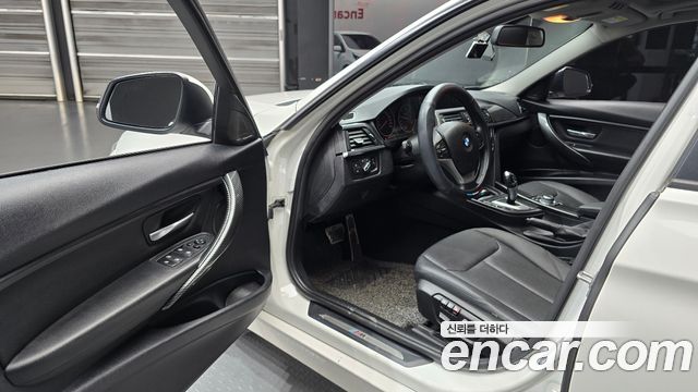BMW 3-Series 2012 — photo 10