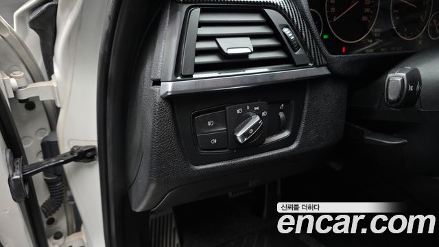BMW 3-Series 2012 — photo 16