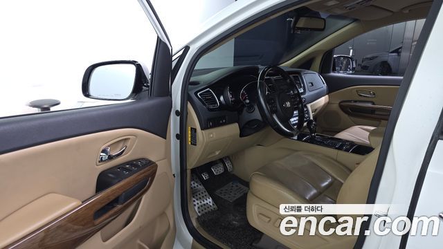 Kia Canival 2016 — photo 10