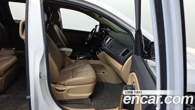 Kia Canival 2016 — photo 11