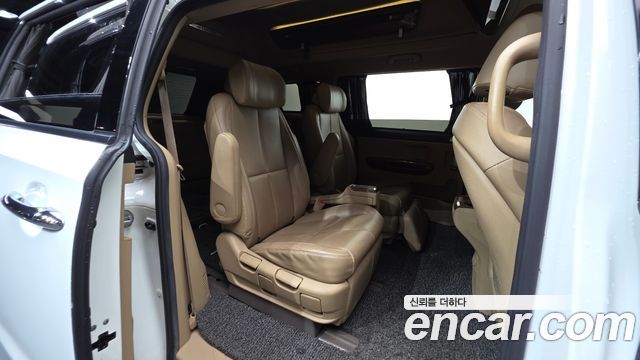 Kia Canival 2016 — photo 12