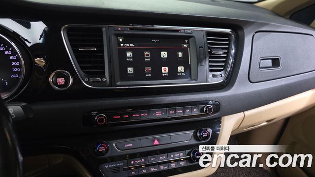 Kia Canival 2016 — photo 14