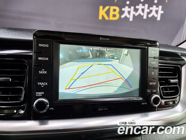 Kia Stonic 2018 — photo 10