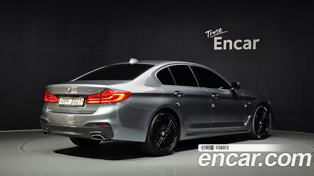 BMW 5-Series 2018 — photo 2