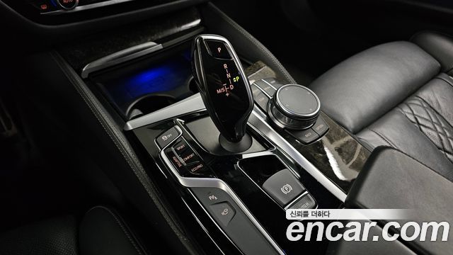 BMW 5-Series 2018 — photo 9