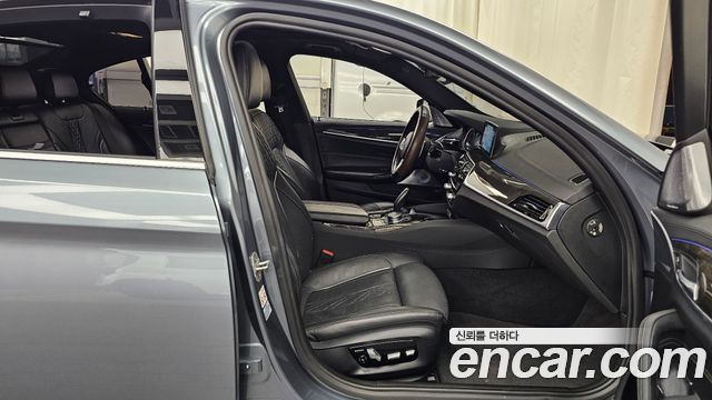 BMW 5-Series 2018 — photo 11