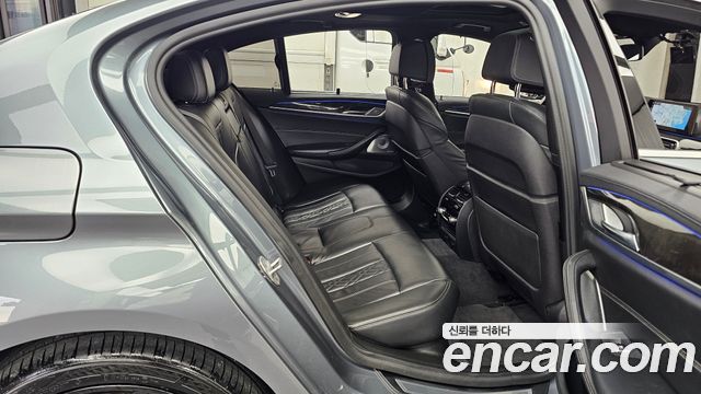 BMW 5-Series 2018 — photo 12