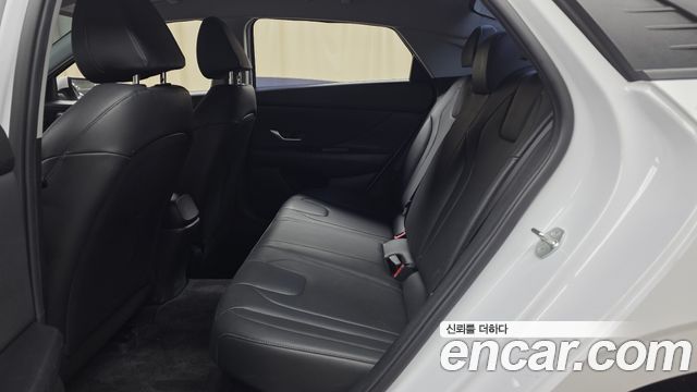 Hyundai AVANTE 2023 — photo 18