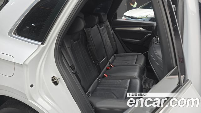 Audi Q5 2020 — photo 18