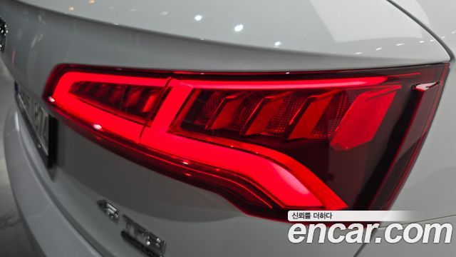 Audi Q5 2020 — photo 9
