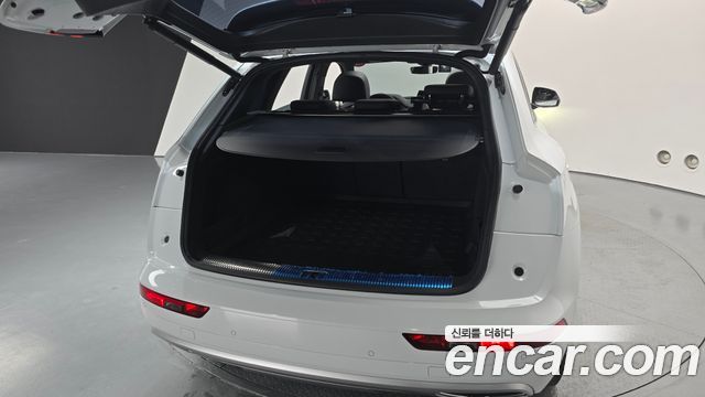 Audi Q5 2020 — photo 27