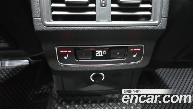 Audi Q5 2020 — photo 30