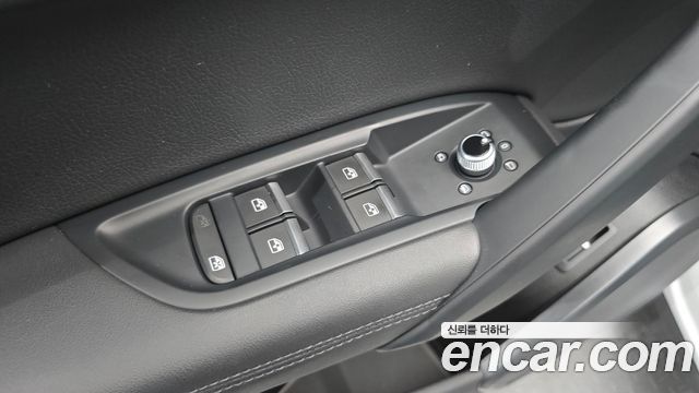 Audi Q5 2020 — photo 31