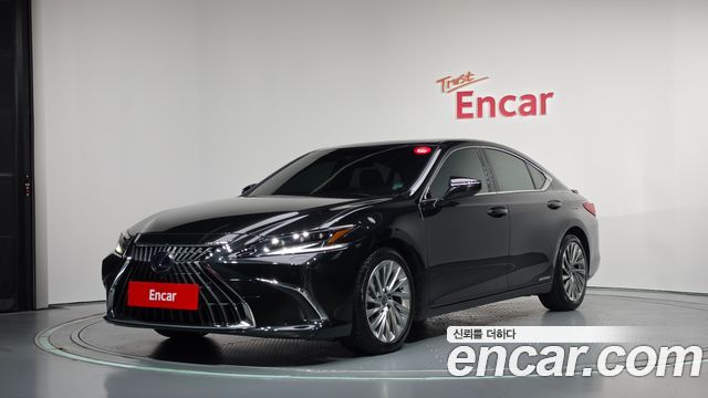 Lexus ES 2022 — photo 1