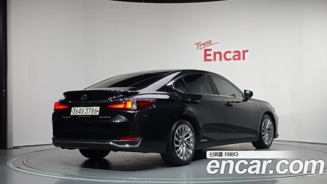 Lexus ES 2022 — photo 2
