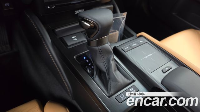 Lexus ES 2022 — photo 12