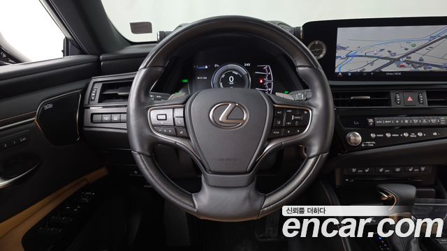 Lexus ES 2022 — photo 19