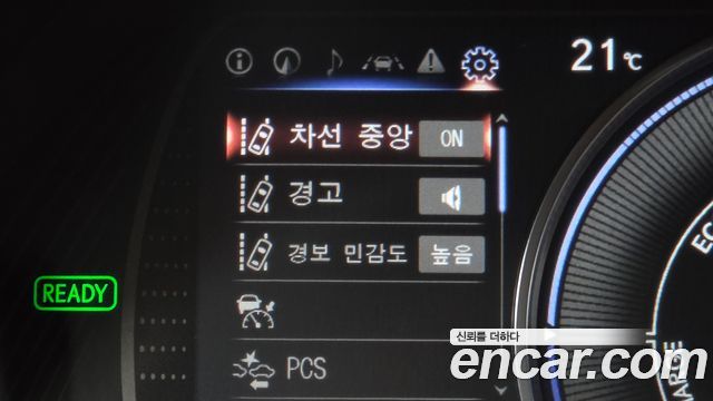 Lexus ES 2022 — photo 22