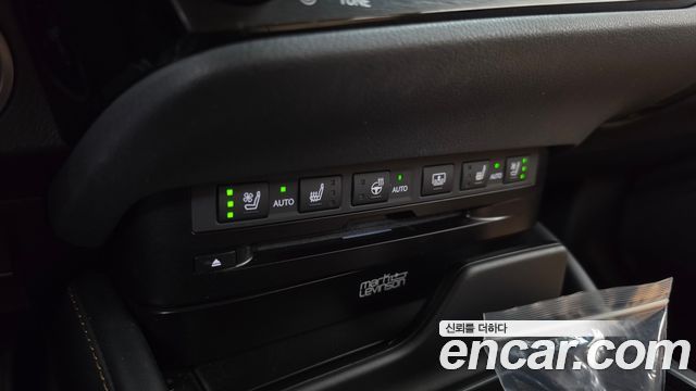 Lexus ES 2022 — photo 25