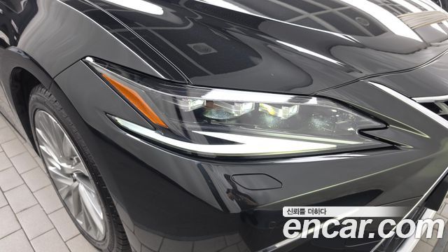Lexus ES 2022 — photo 8