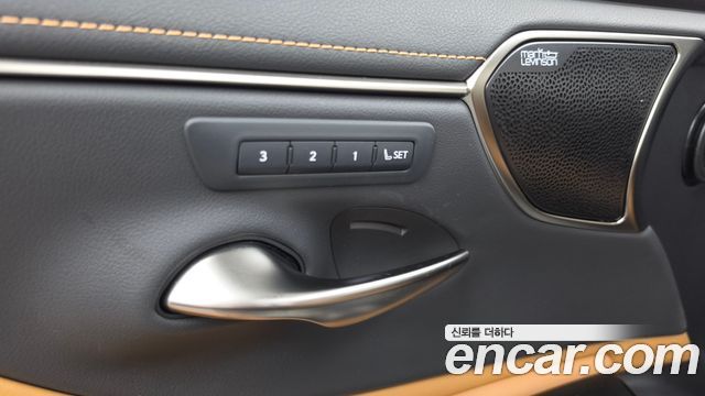 Lexus ES 2022 — photo 27