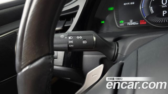 Lexus ES 2022 — photo 28
