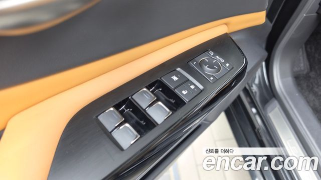 Lexus ES 2022 — photo 30