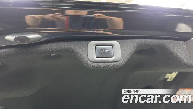 Lexus ES 2022 — photo 35