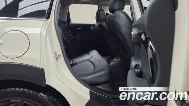 Mini Cooper 2020 — photo 17