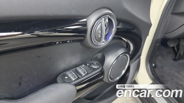 Mini Cooper 2020 — photo 26