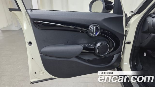 Mini Cooper 2020 — photo 14