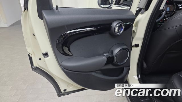 Mini Cooper 2020 — photo 15