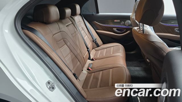 Mercedes-Benz E-Class 2021 — photo 17