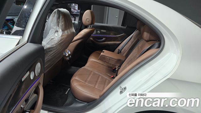 Mercedes-Benz E-Class 2021 — photo 18