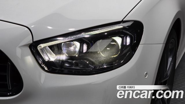 Mercedes-Benz E-Class 2021 — photo 8