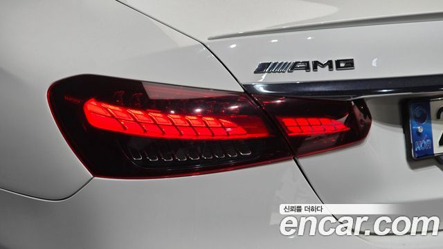 Mercedes-Benz E-Class 2021 — photo 9
