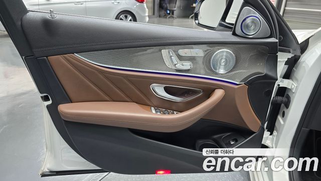 Mercedes-Benz E-Class 2021 — photo 14