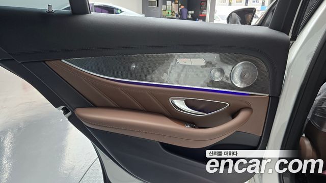 Mercedes-Benz E-Class 2021 — photo 15