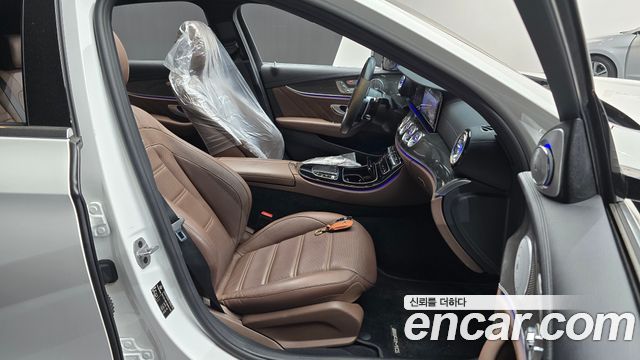 Mercedes-Benz E-Class 2021 — photo 16