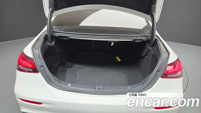 Mercedes-Benz E-Class 2021 — photo 34