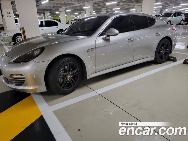 Porsche Panamera 2010 — photo 1
