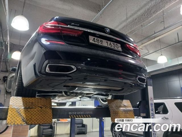 BMW 7-Series 2018 — photo 2