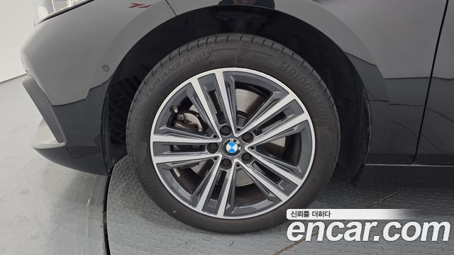 BMW 1-Series 2022 — photo 5