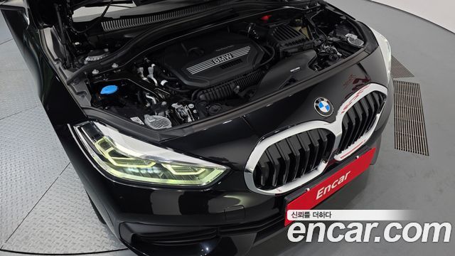BMW 1-Series 2022 — photo 6