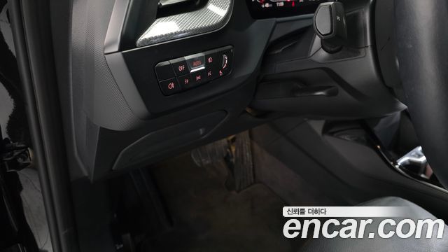 BMW 1-Series 2022 — photo 20