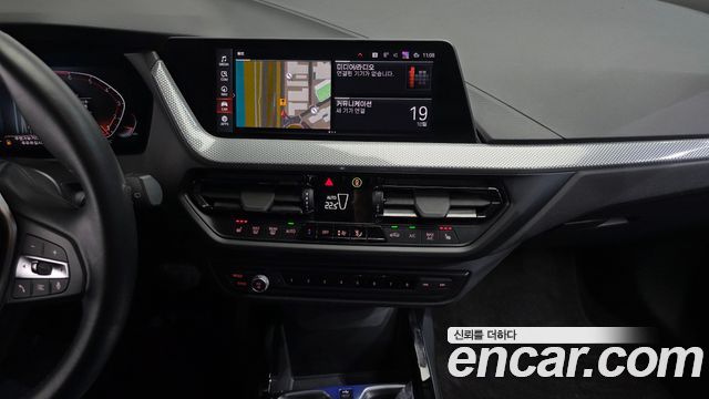 BMW 1-Series 2022 — photo 21